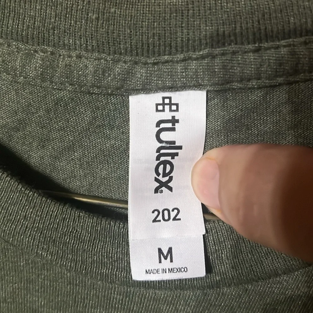 National Parks Shirt! Mt. Rushmore! Like new! Size Medium! - Picture 3 of 4